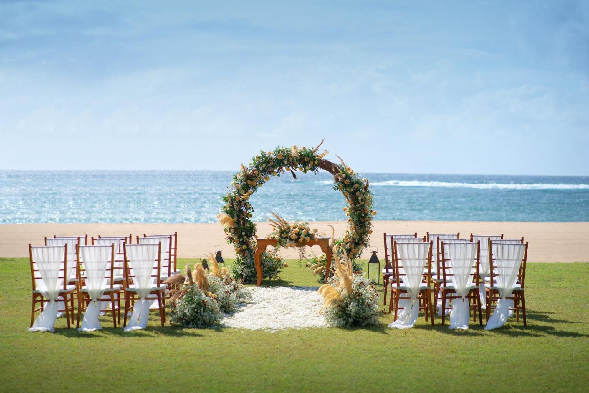 Nusa Dua Beach Hotel And Spa - Handwritten Collection Exterior photo The Beachfront Lawn