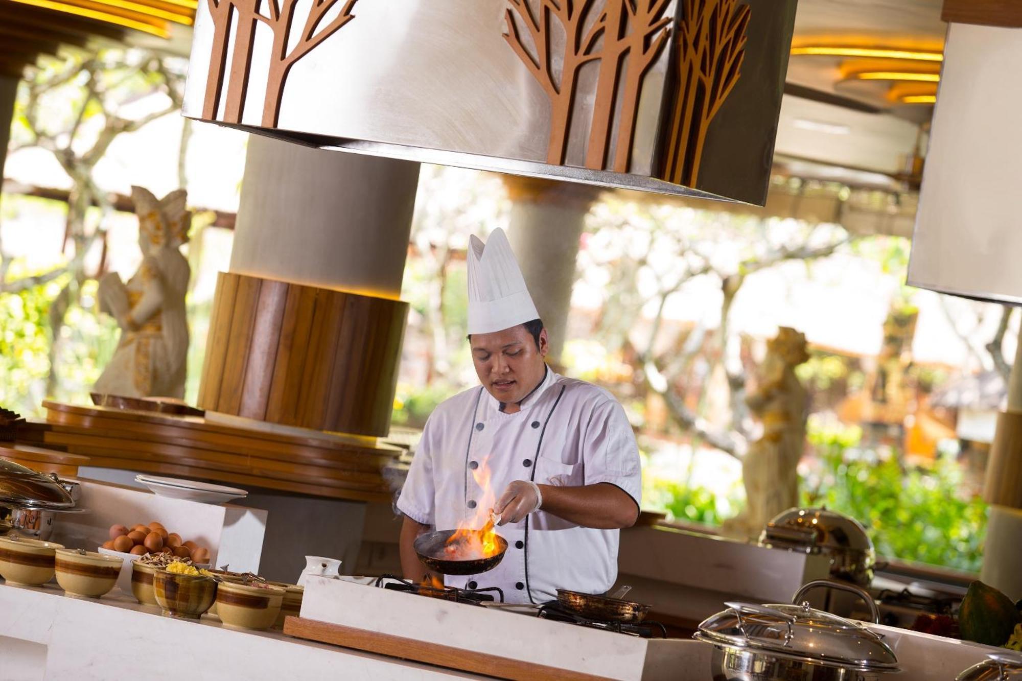 Nusa Dua Beach Hotel And Spa - Handwritten Collection Exterior photo A chef cooking at a restaurant