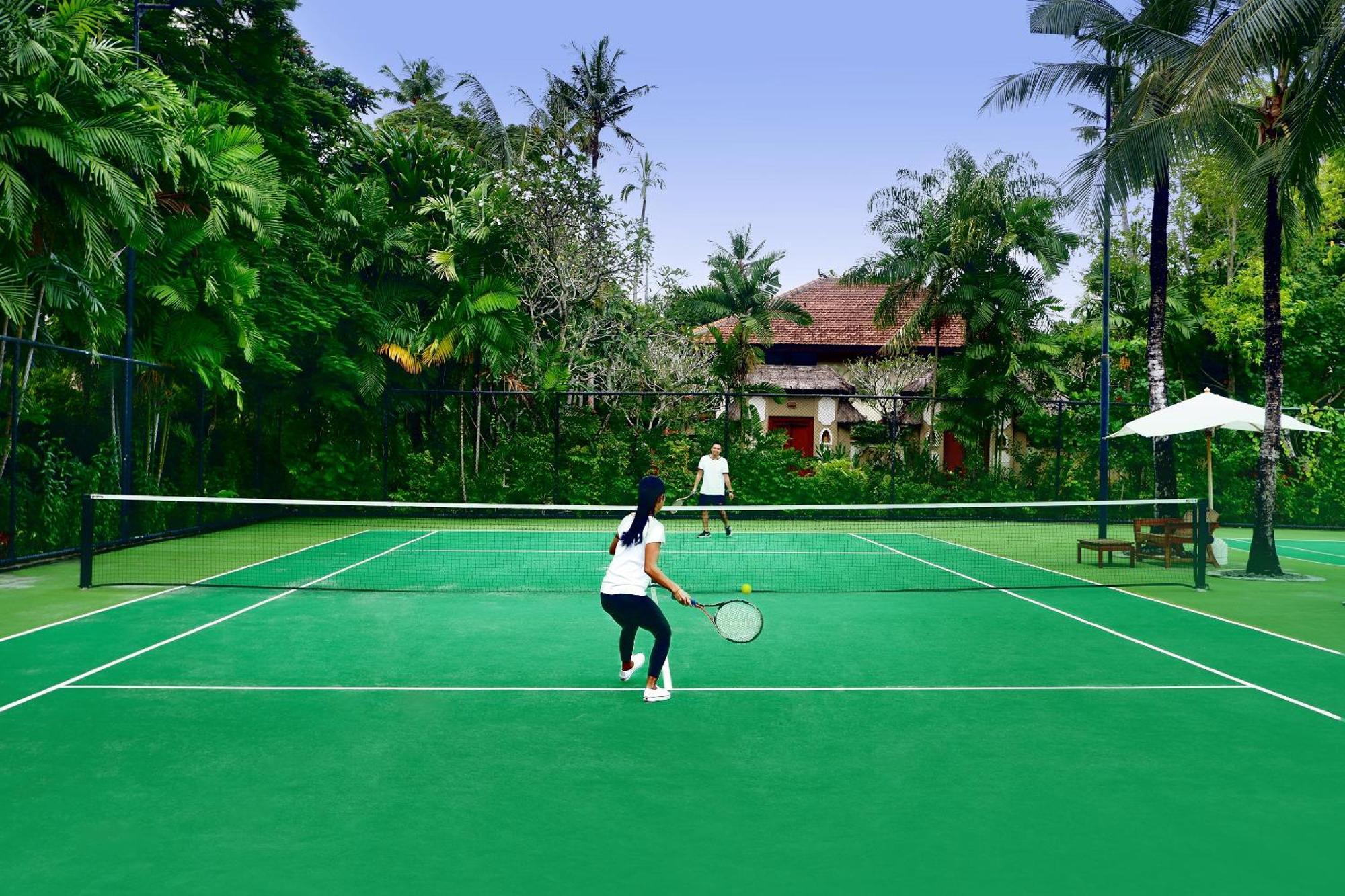Nusa Dua Beach Hotel And Spa - Handwritten Collection Exterior photo Tennis court at the resort