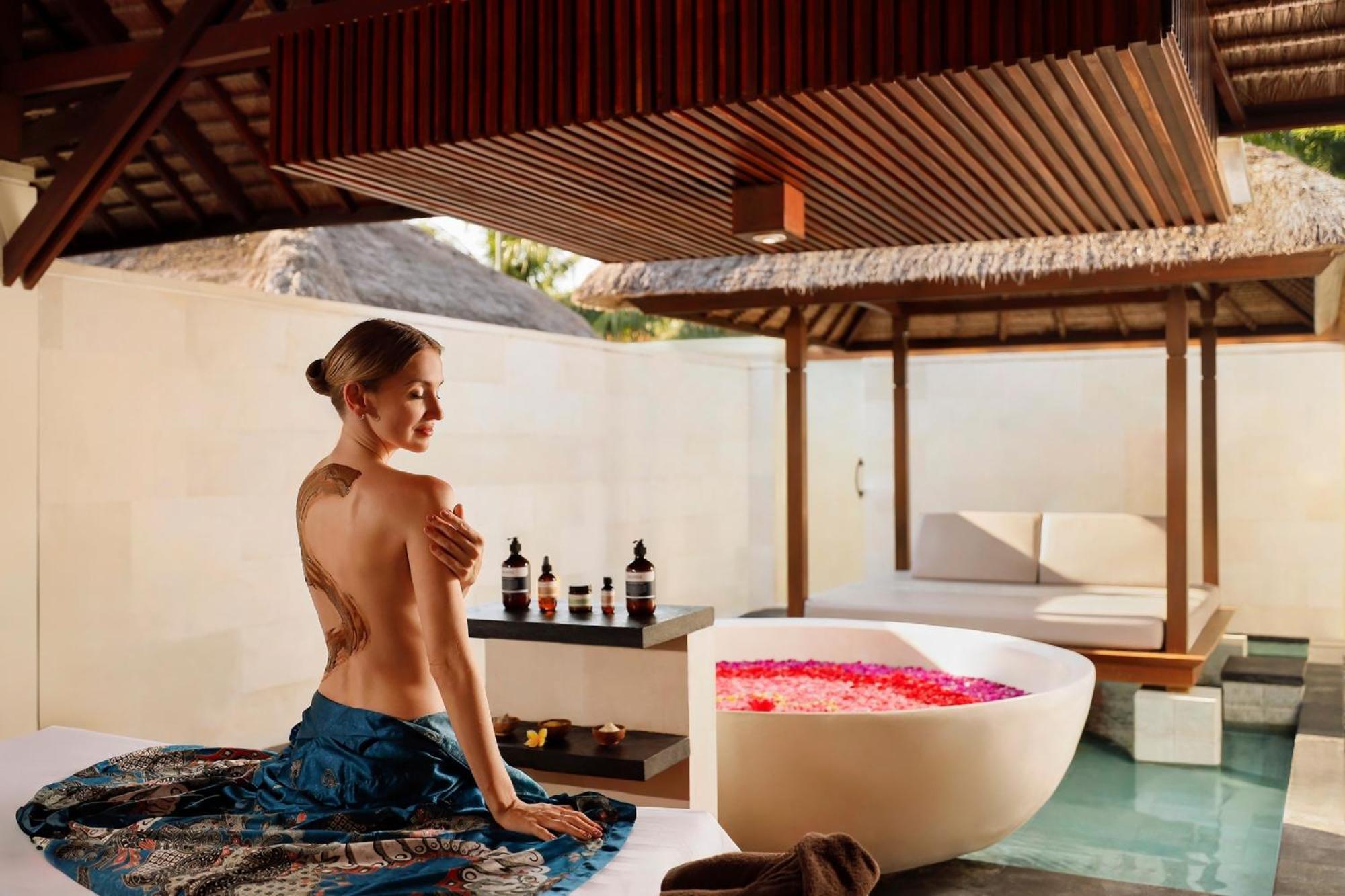 Nusa Dua Beach Hotel And Spa - Handwritten Collection Exterior photo A spa treatment