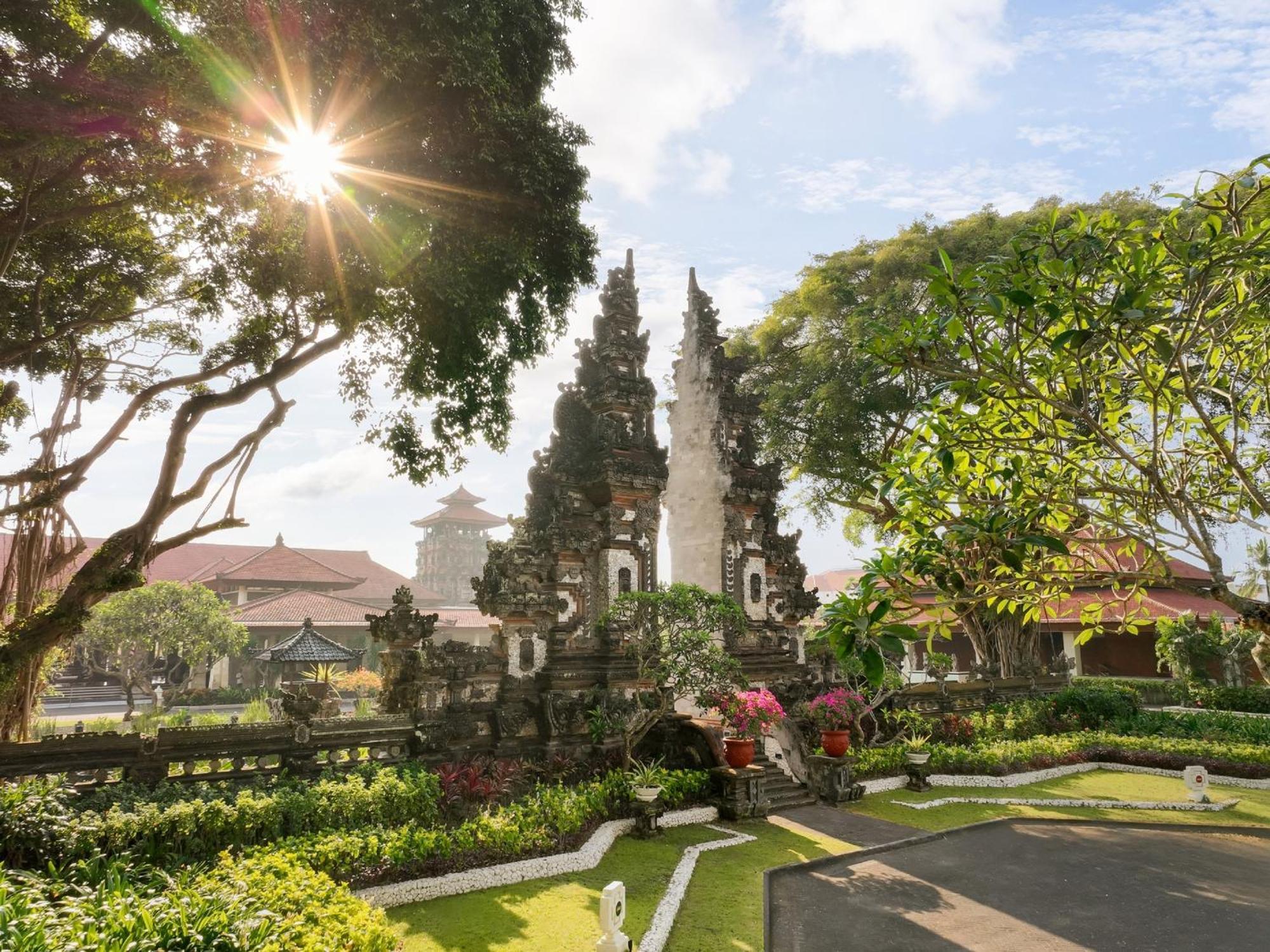 Nusa Dua Beach Hotel And Spa - Handwritten Collection Exterior photo The main gate of the palace