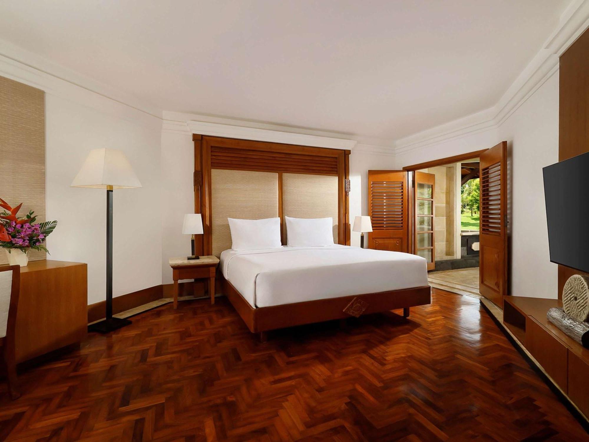 Nusa Dua Beach Hotel And Spa - Handwritten Collection Exterior photo A bedroom at the hotel