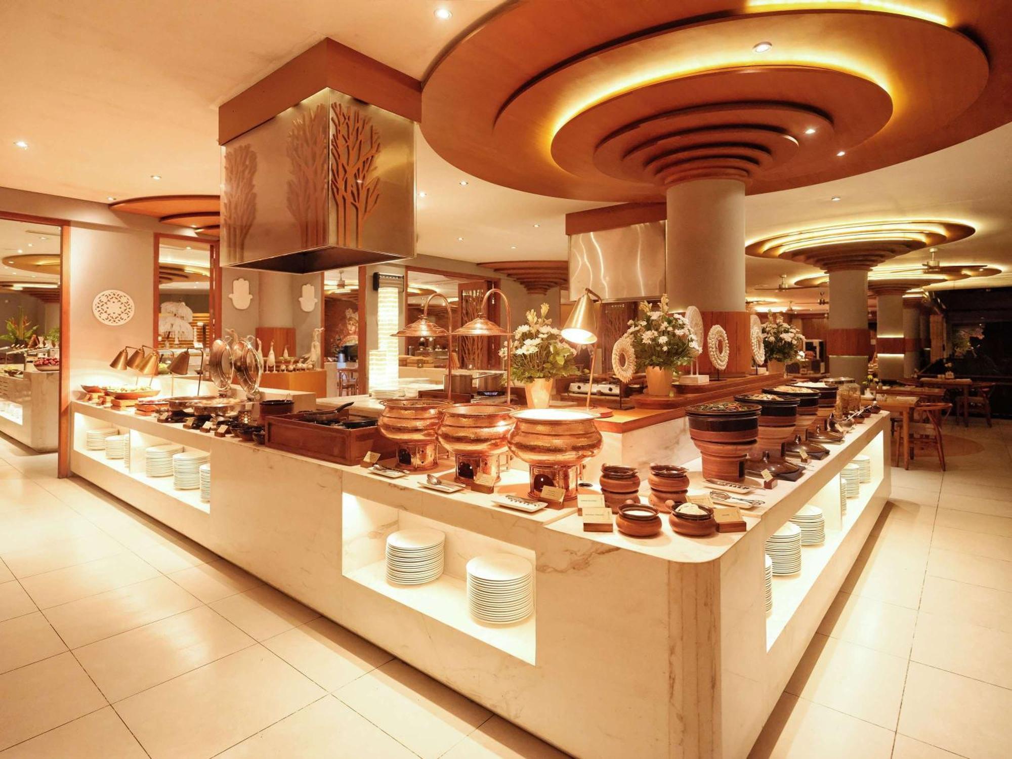 Nusa Dua Beach Hotel And Spa - Handwritten Collection Exterior photo The buffet at the hotel