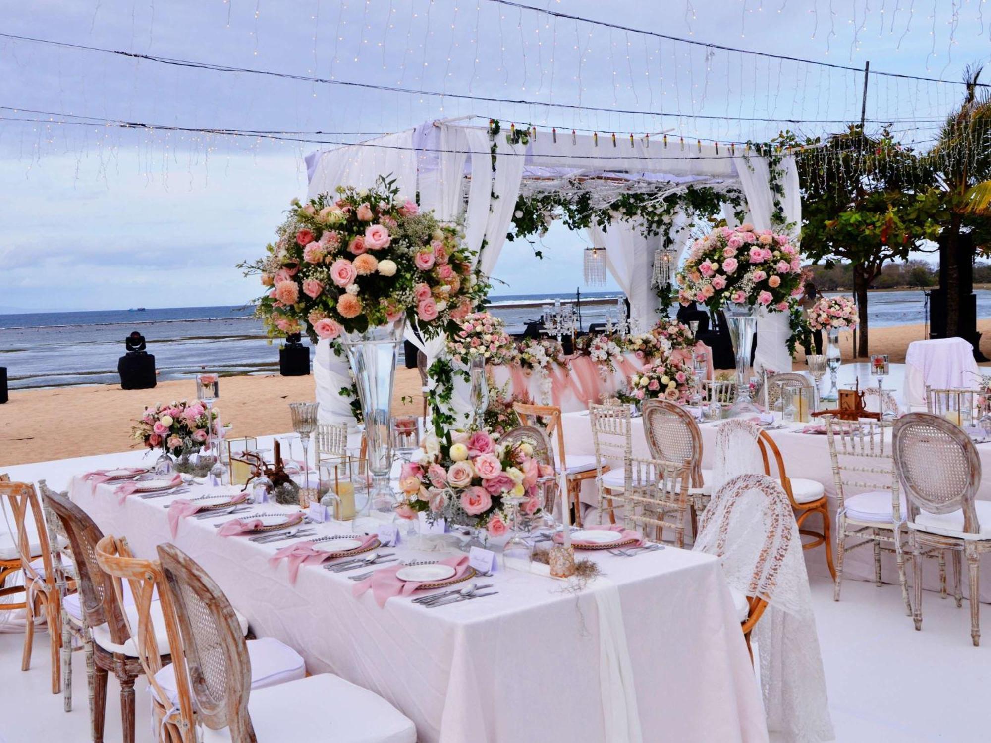 Nusa Dua Beach Hotel And Spa - Handwritten Collection Exterior photo A beach wedding reception
