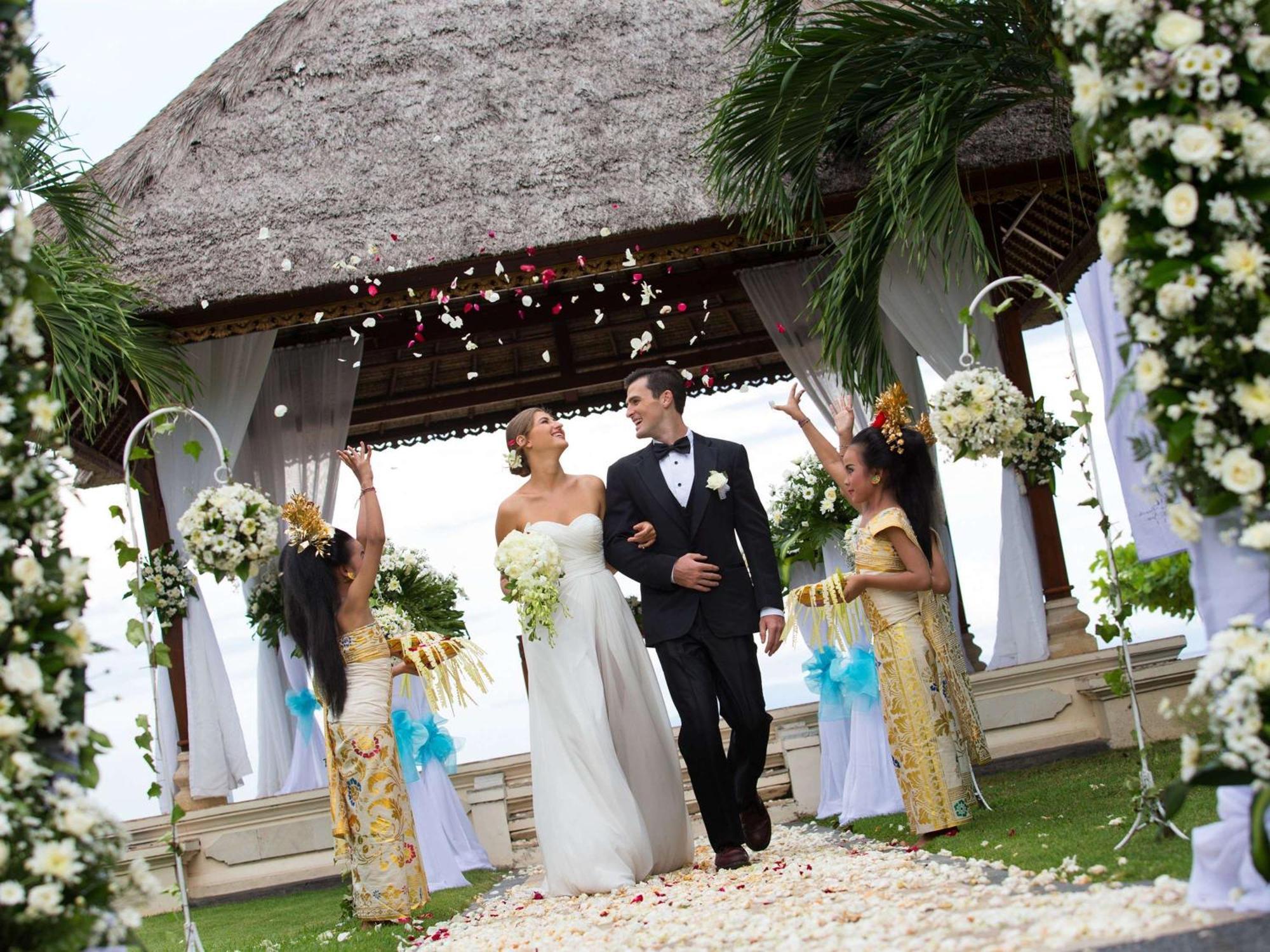 Nusa Dua Beach Hotel And Spa - Handwritten Collection Exterior photo A wedding in Bali